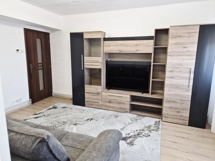 Inchiriez apartament - 2