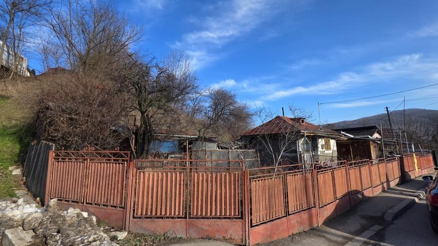 Casă individuală cu 4 camere cu Teren 600 Mp în Vălenii de Munte
