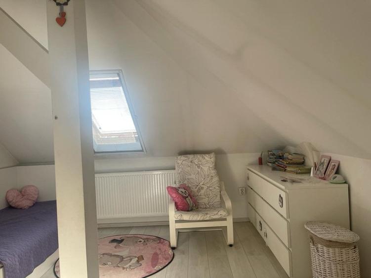Casă individuală cu 5 camere cu Teren 165 Mp în Vatra Luminoasă