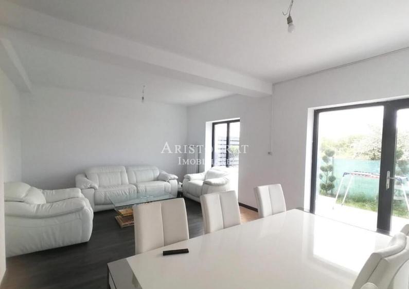 Casă cu 4 camere cu Teren 250 Mp în Ostratu