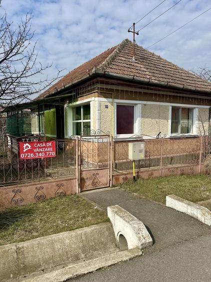 Casă cu 2 camere cu Teren 1000 Mp în Iernut