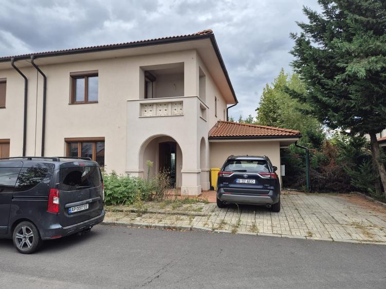 Duplex cu 3 camere cu Canalizare în Domnești