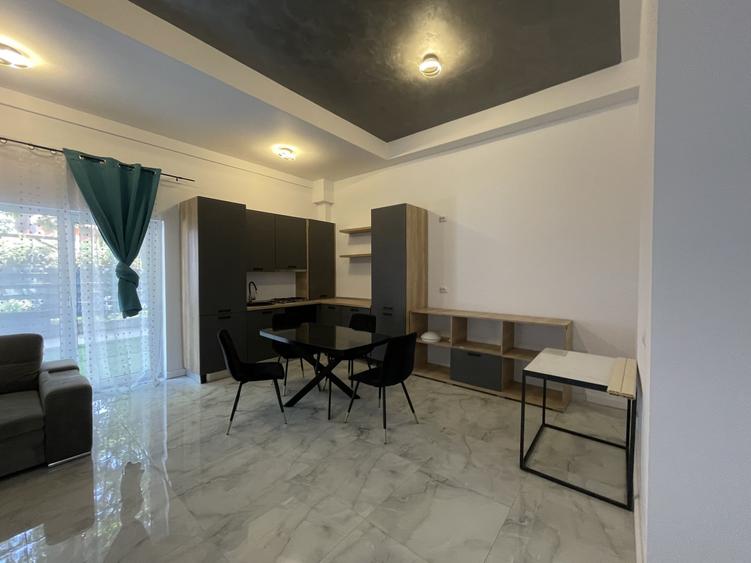 Apartament cu 3 camere semidecomandat, mobilat în Dâmbul Rotund