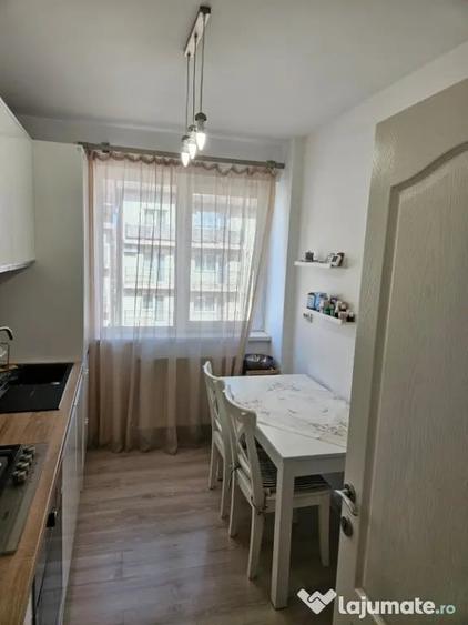 Apartament cu 2 camere decomandat în Ipotești