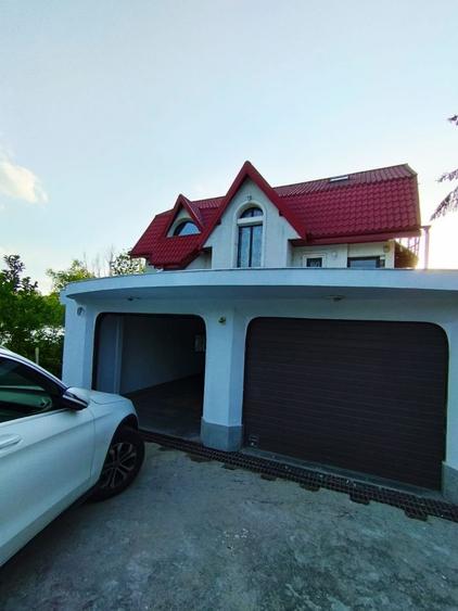 Casă individuală cu 8 camere cu Canalizare în Balotești