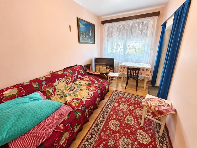 Apartament cu 3 camere semidecomandat în Cugir