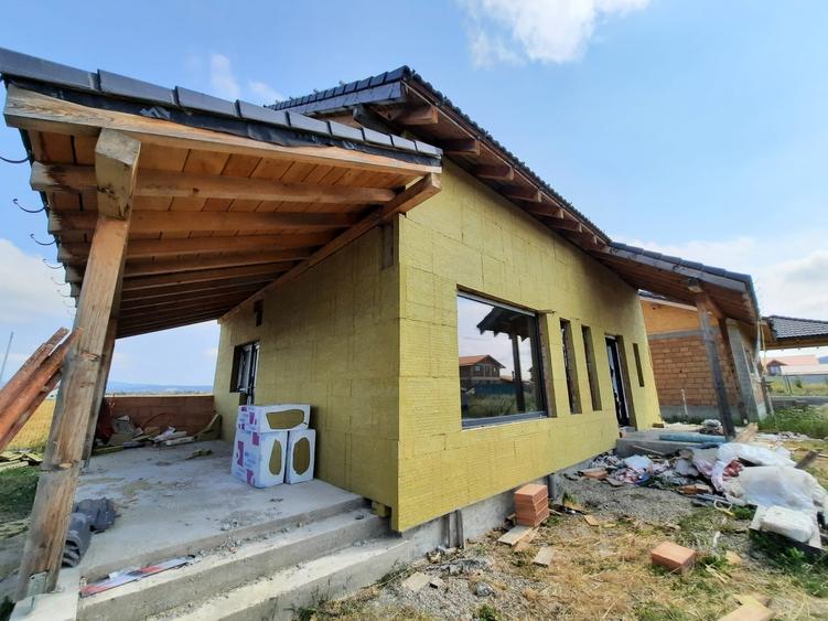 Casă individuală cu 4 camere cu Teren 500 Mp în Bod