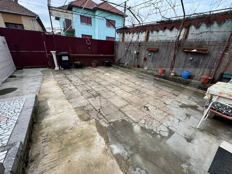 Casă individuală cu 4 camere cu Canalizare în Hunedoara