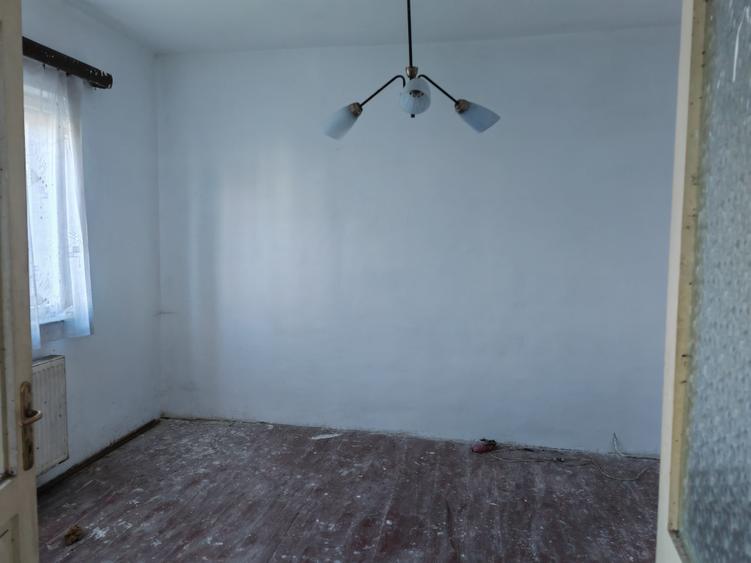 Casă individuală cu 5 camere cu Canalizare în Florilor