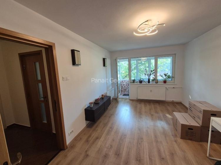 Apartament cu 3 camere decomandat, mobilat în Titan