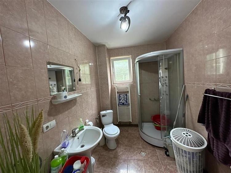 Casă cu 6 camere cu Teren 2100 Mp în Tureni