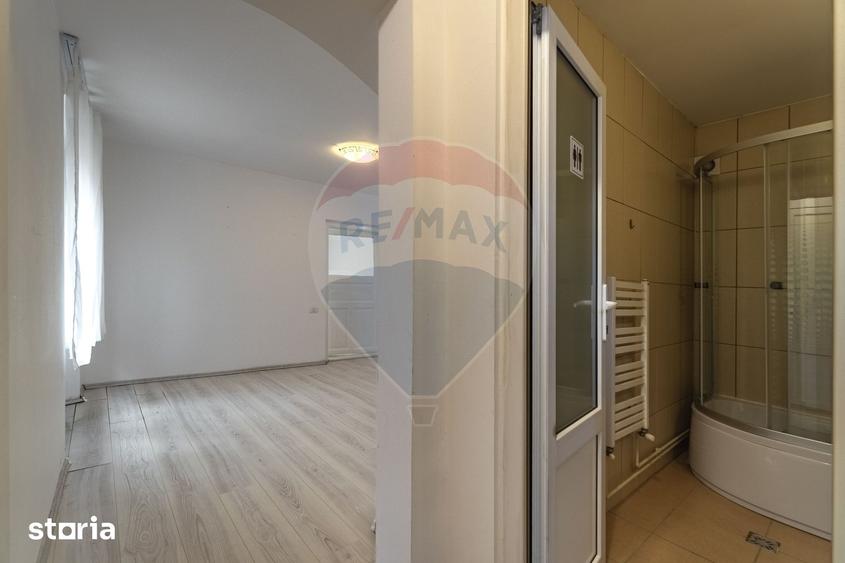 Apartament cu 2 camere semidecomandat în Centrul Istoric
