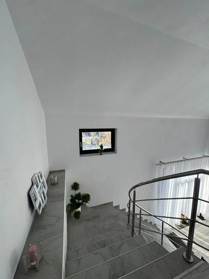 Casă cu 7 camere cu Teren 929 Mp în Central