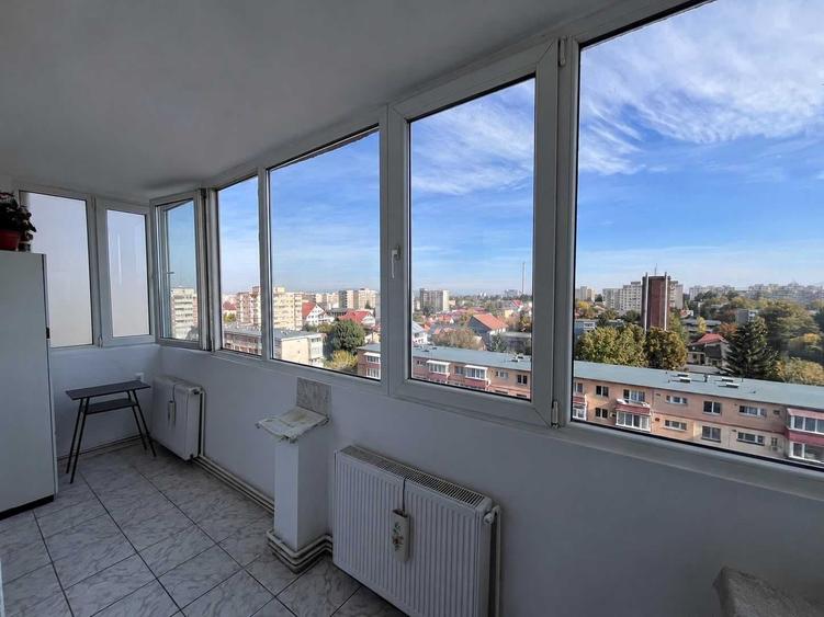 Apartament cu 3 camere decomandat în Calea București