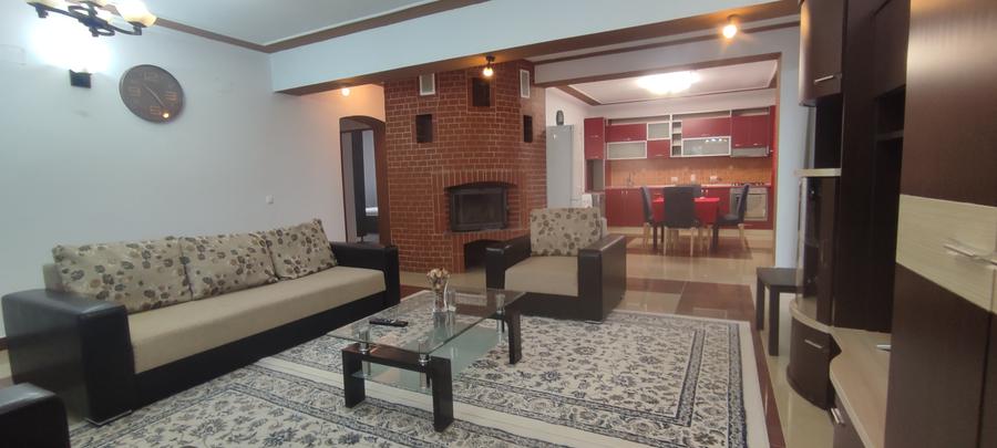 Apartament cu 3 camere semidecomandat în Sud