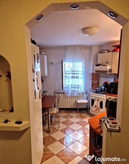 Apartament cu 3 camere semidecomandat, mobilat în Soarelui