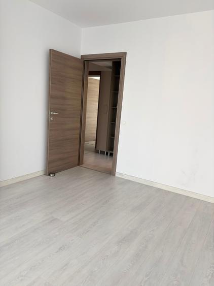 Apartament cu 4 camere decomandat în Politehnica