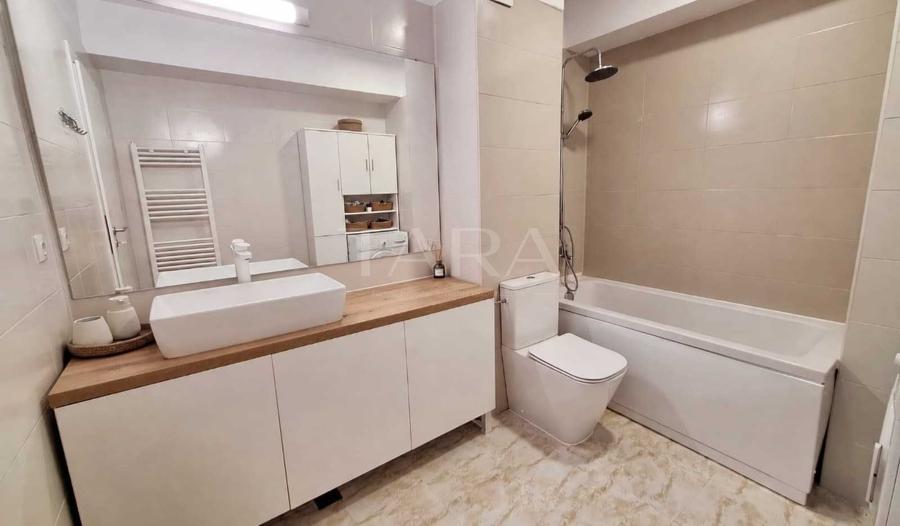 Apartament cu 2 camere semidecomandat, mobilat în Mărăști
