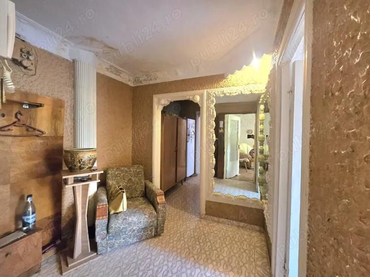 Apartament cu 3 camere decomandat în Școlilor