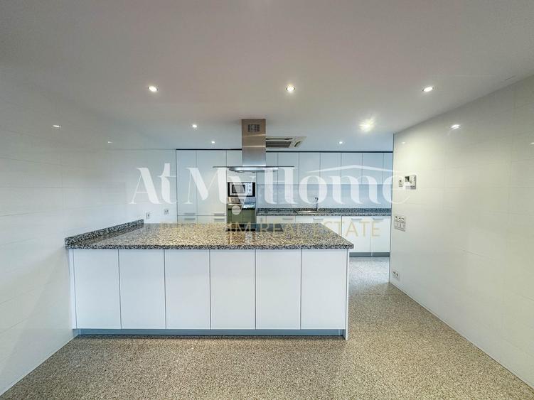 Apartament cu 4 camere decomandat, mobilat în Kiseleff