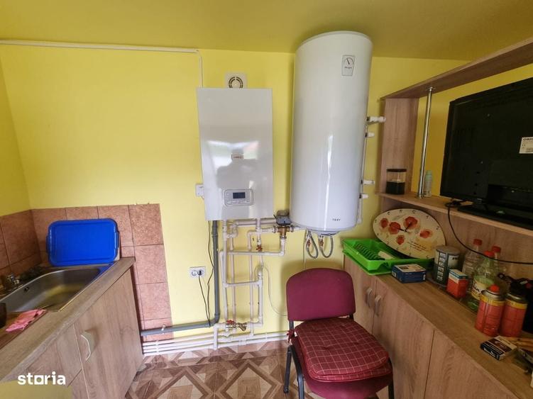 Casă cu 2 camere în Hobița