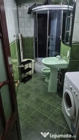 Apartament cu 3 camere decomandat, mobilat în Central