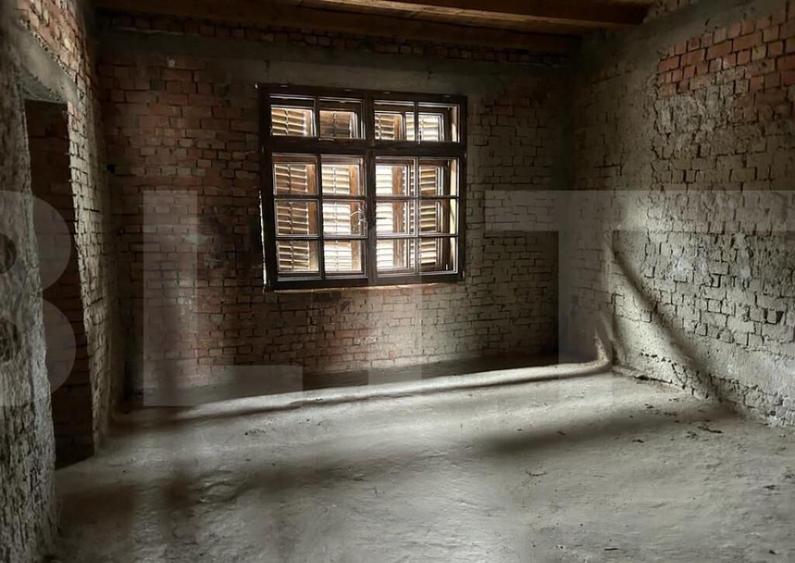 Casa spa?ioasa cu poten?ial imens in inima ora?ulu - 1