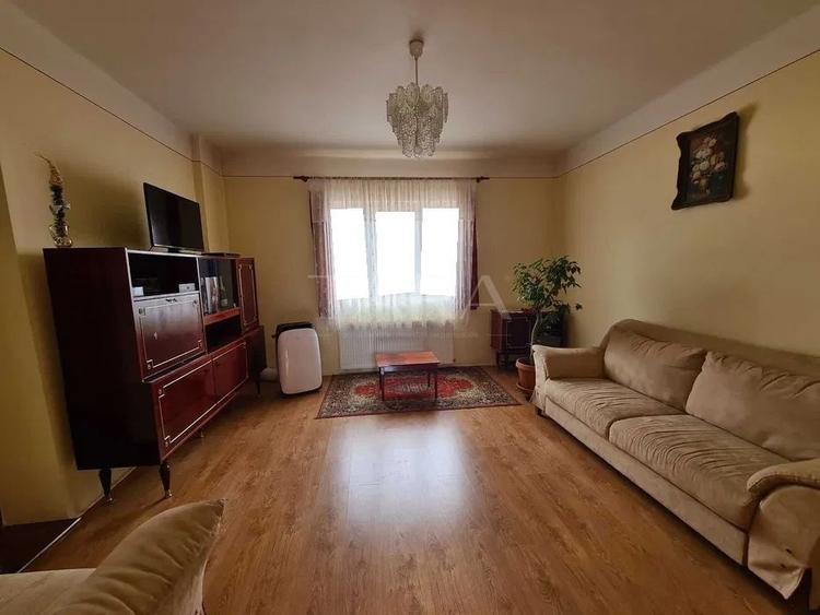 Casă cu teren generos 752 mp - ideală pentru locuință sau dezvoltare. - 1