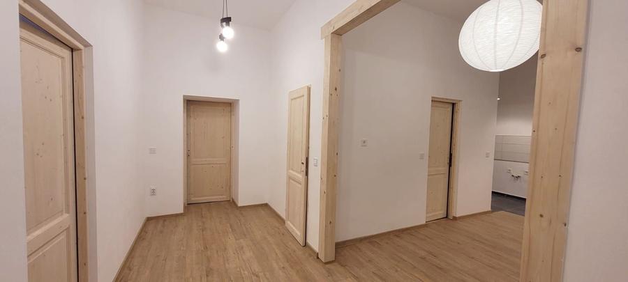 De vânzare apartament 3 camere, renovat, zonă semicentrală - 9