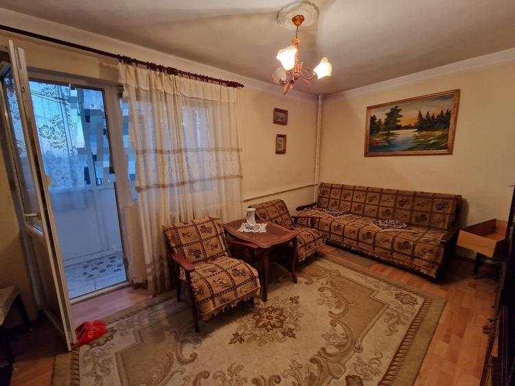 Apartament cu 2 camere, decomandat, zona Mircea cel Batran - 1