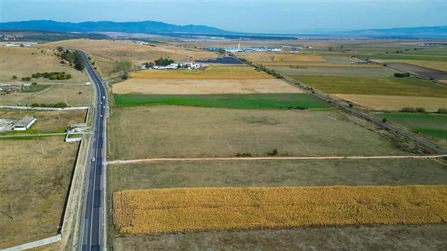 FILM! 60.000 mp, teren intravilan, acces la DN1, Codlea, Brasov - 9