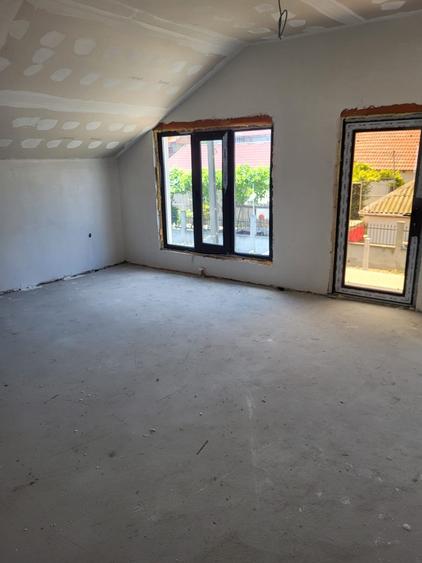 Casă individuală cu 5 camere cu Teren 200 Mp în Lumina