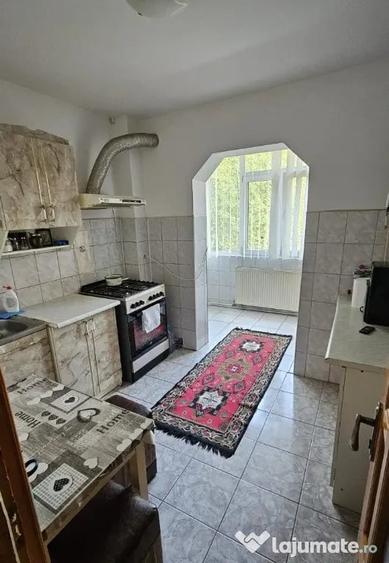 Apartament cu 3 camere decomandat în Obcini