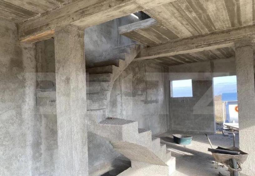 Casa cu 3 dormitoare, semifinisata, teren 400 mp, cartier Iz - 3