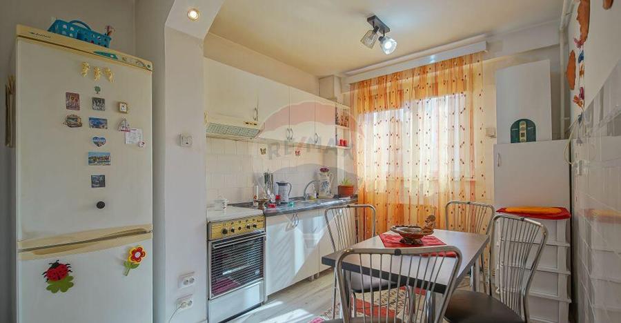 Apartament cu 3 camere de vanzare pe Mircea cel Batran - 3