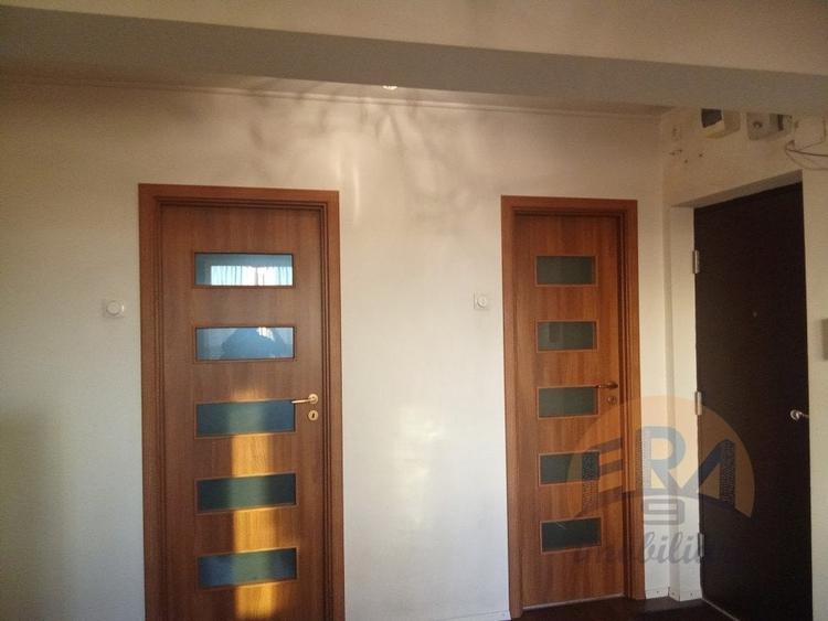 Apartament 4 camere,Bloc reabilitat ,Decebal, Str. Splaiul Crisanei - 8