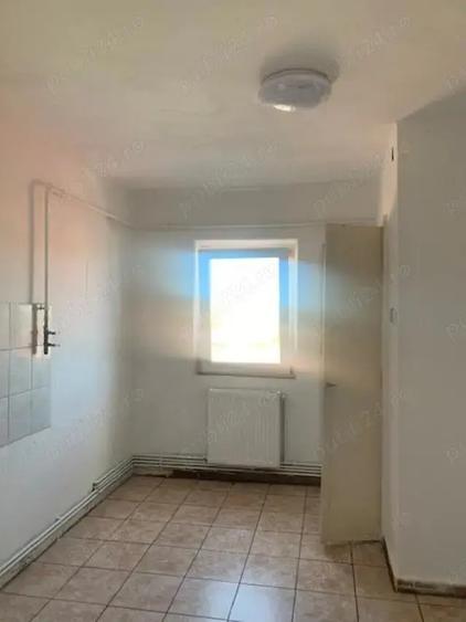 Vand apartament , 2 camere , semidecomandat , Micro 5 , Cornet - 8
