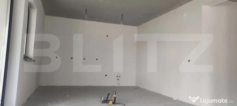 Casa semifinisata cu gard imprejmuitor in Livada de Bihor, l - 2