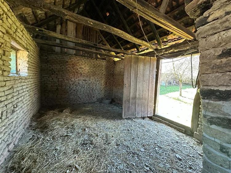 Casa Solida, pentru Familie extinsa,  cu Gradina si Teren, Doclin - 37