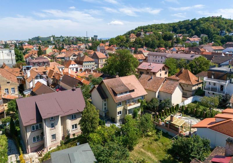 Casă deosebită de vânzare în centrul istoric al Brașovului - 1