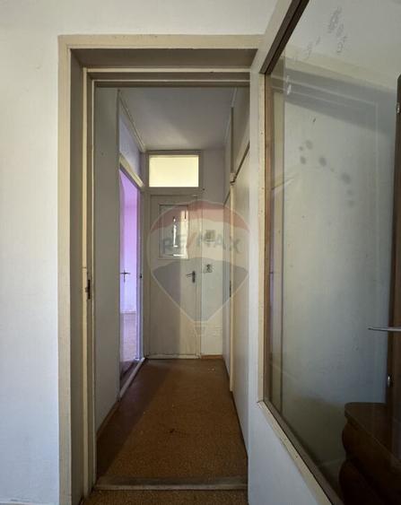 Apartament pe Str. Calugareni, 2 camere, et.3 - 5