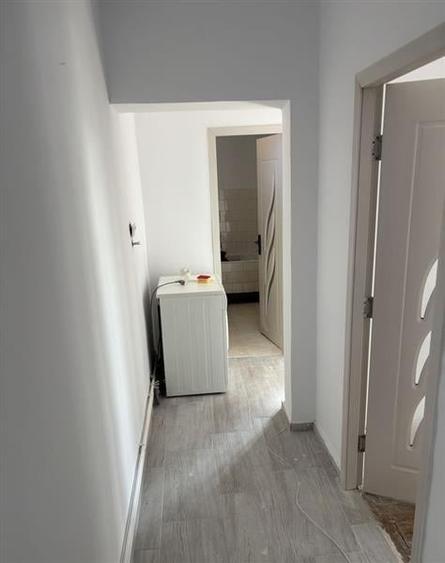 Regim vila, renovat, cu: balcon, acces pod, boxa, Central, Brasov - 2