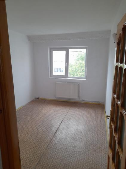Apartament trei camere decomandat, etaj patru bloc 1986, centrala, simplu, liber - 7