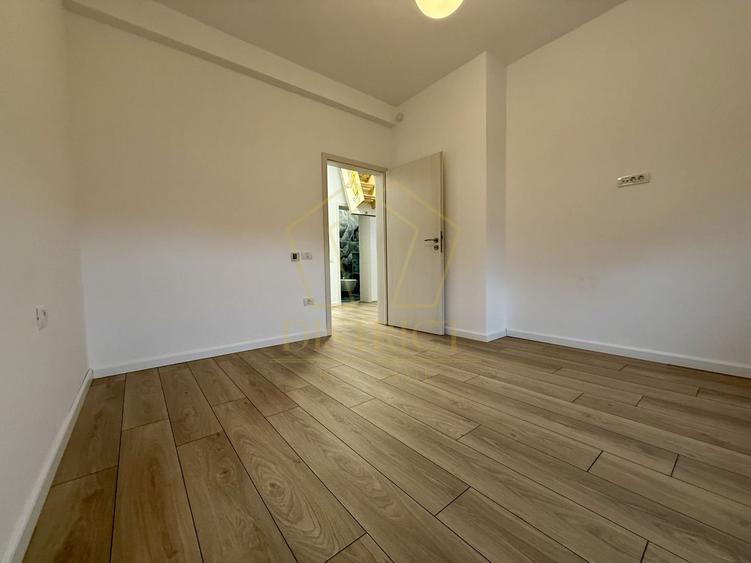 Duplex despartit prin garaj cu 5 camere  |  Dumbravita - 11