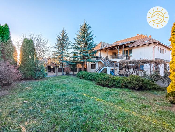 Casa zona Centrala cu 2 corpuri de casa + teren 980mp in Tg Secuiesc - 1