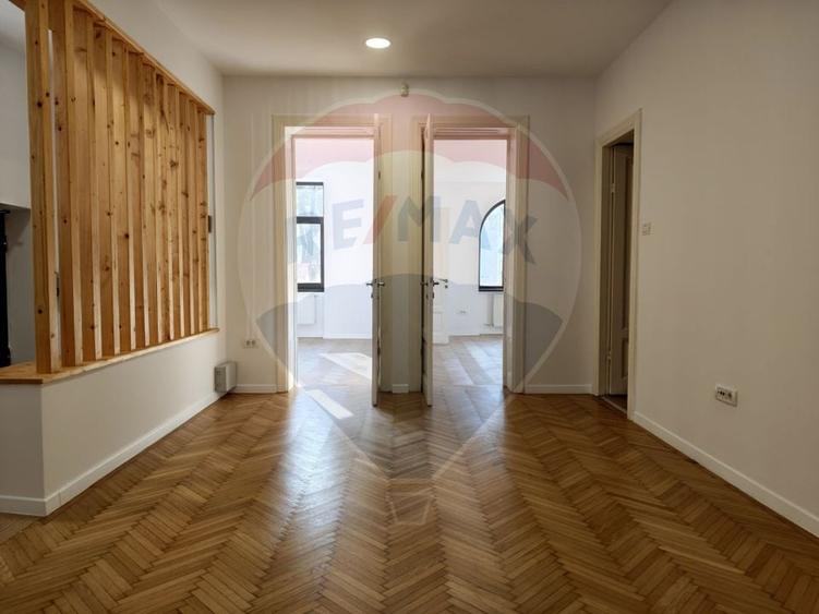 Apartament în vilă din perioada interbelică proaspăt renovat - 9