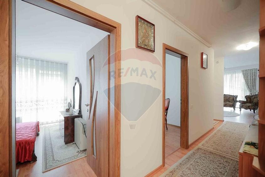 Apartament de Vânzare cu 3 Camere, Terasă de 32mp - 7
