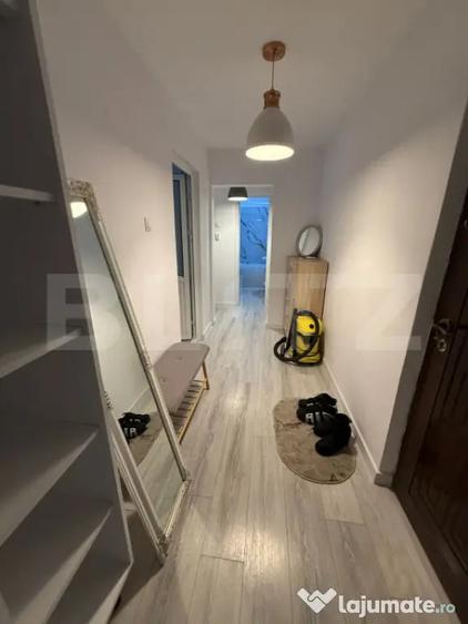 Apartament cu 3 camere decomandat, mobilat în Micro 11