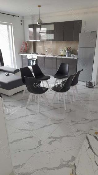 Vand apartament 3 camere Floresti