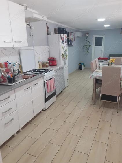 casa de vanzare in salonta zona fiverskert doua case se poate sta doua familii terenul are 975 mp - 5